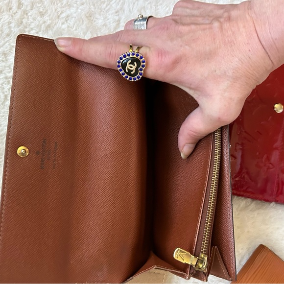 The Classic Louis Vuitton Monogram Sarah Wallet… will fit your iPhone 14Pro!! - Picture 7 of 10